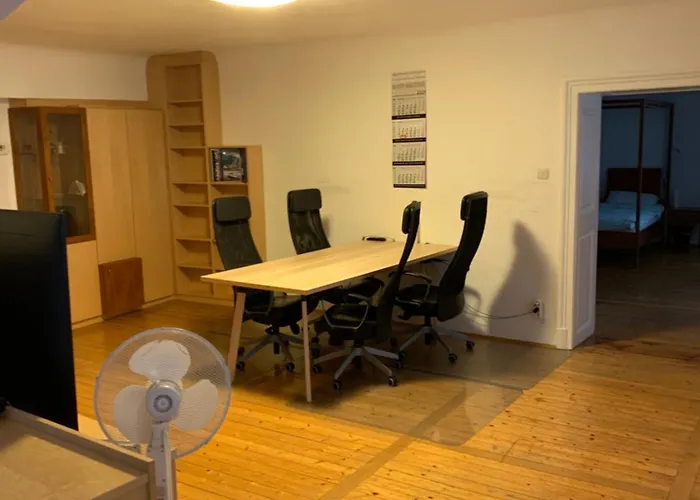Three Bedrooms In Walking Center דירה *