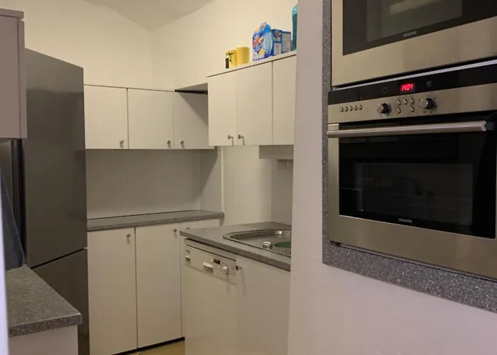 Three Bedrooms In Walking Center *