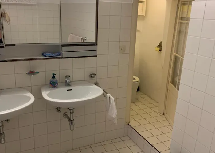 Three Bedrooms In Walking Center